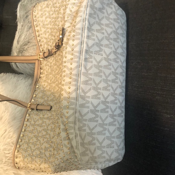 Michael Kors Jet Set Travel Medium Stud Tote - Picture 2 of 6